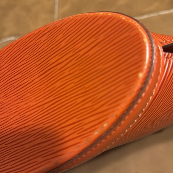 Authentic LV handbag and wallet combo - Picture 7 of 11